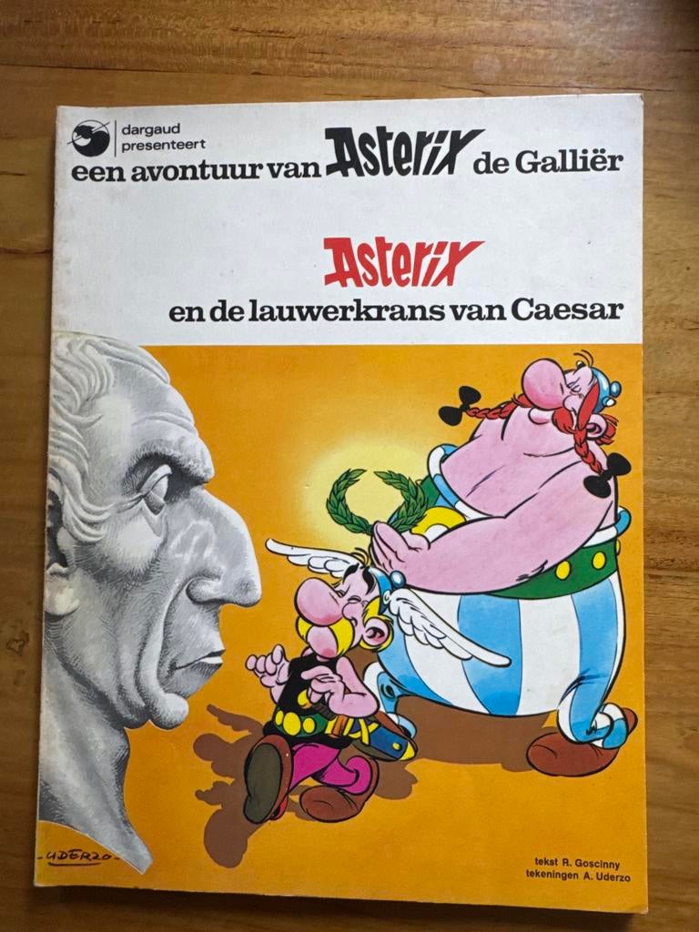 Asterix en de lauwerkrans van Caesar, Eén stripboek, Ophalen of Verzenden, Gelezen