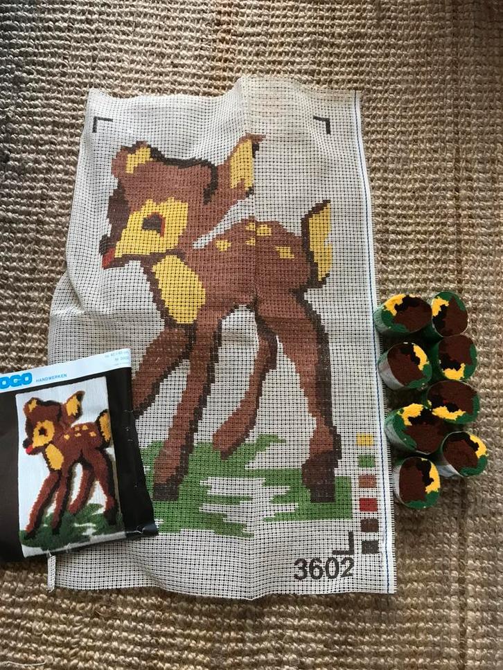 Vintage Gogo Smyrna / knoop pakket hertje / Bambi wandkleed, Hobby en Vrije tijd, Breien en Haken, Zo goed als nieuw, Breien of Haken