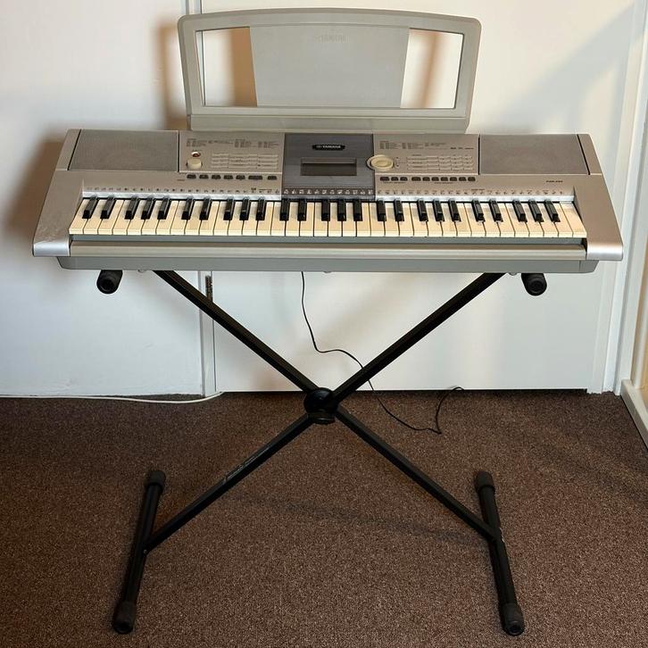 Yamaha PSR-295 keyboard, Muziek en Instrumenten, Keyboards, Gebruikt, 61 toetsen, Yamaha, Aanslaggevoelig, Met standaard, Ophalen