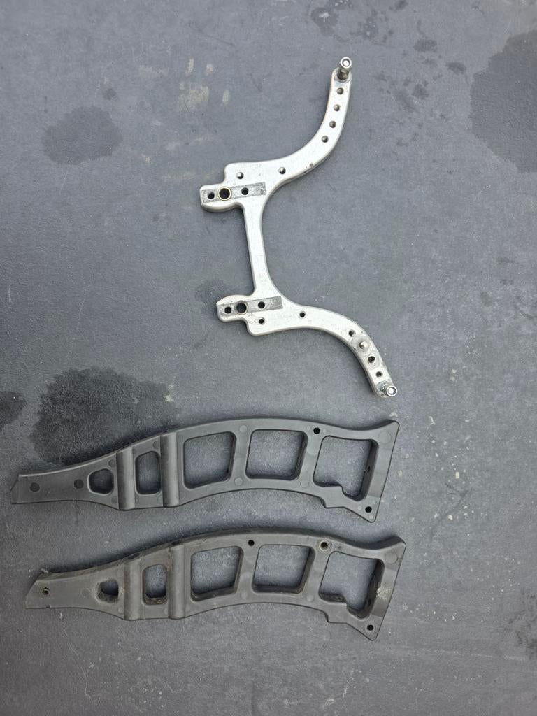 Hormann achtervlinder en spoilersteunen (Fg,losi,hpi), Hobby en Vrije tijd, Modelauto's | 1:5 tot 1:12, Ophalen of Verzenden, Auto