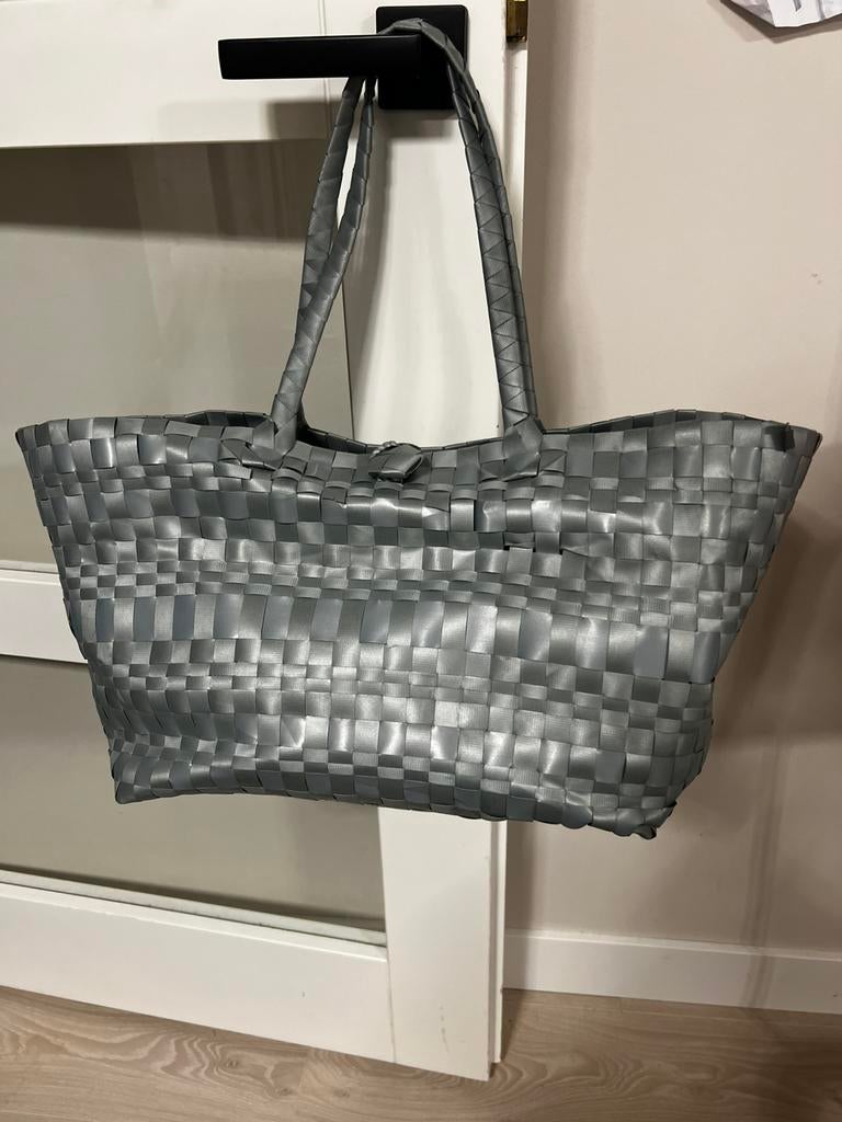 Grijze geweven gevlochten dames tas shoppen piknikken, Ophalen of Verzenden, Zo goed als nieuw, Grijs