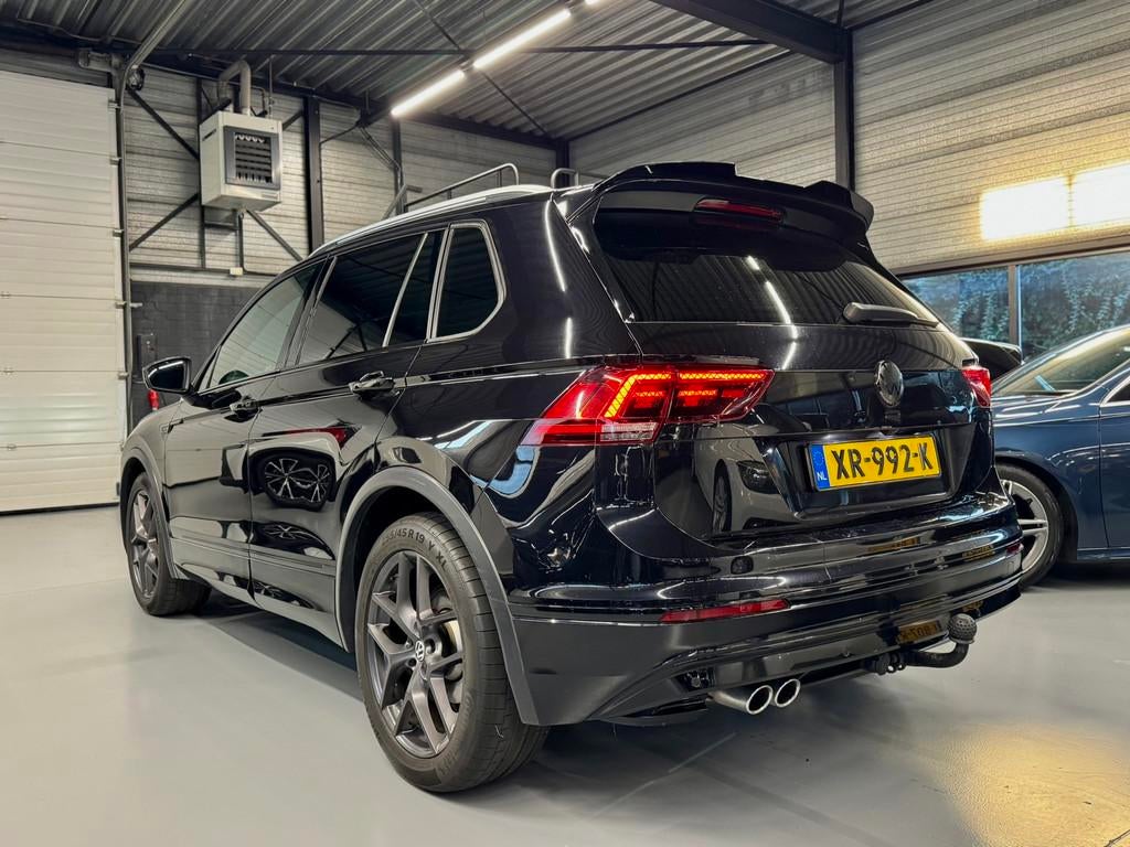 Volkswagen Tiguan 1.5 TSI R-line Comfortline Business Pano/L, Auto's, Volkswagen, Voorwielaandrijving, Euro 6, Zwart, Origineel Nederlands