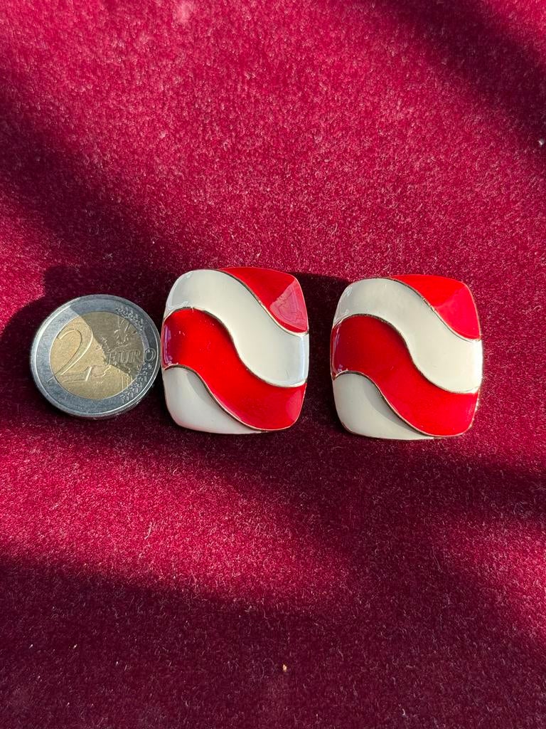 Jaren '80 Rode Witte Golf Emaille Vierkante Clip-Oorbellen, Overige materialen, Gebruikt, Ophalen of Verzenden, Knopjes of Stekers