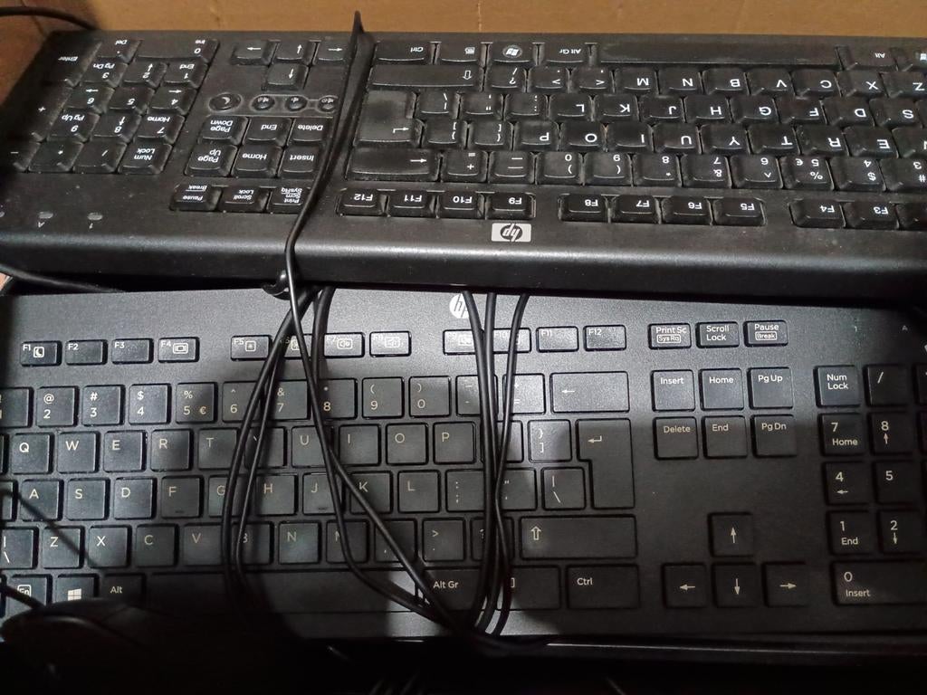 Doos vol gebruike toetsenbord HP / dell, Gebruikt, Ophalen of Verzenden, HP, Qwerty