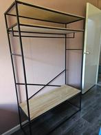 Modern kledingrek met planken - Zwart metaal en hout, Ophalen of Verzenden, Zo goed als nieuw