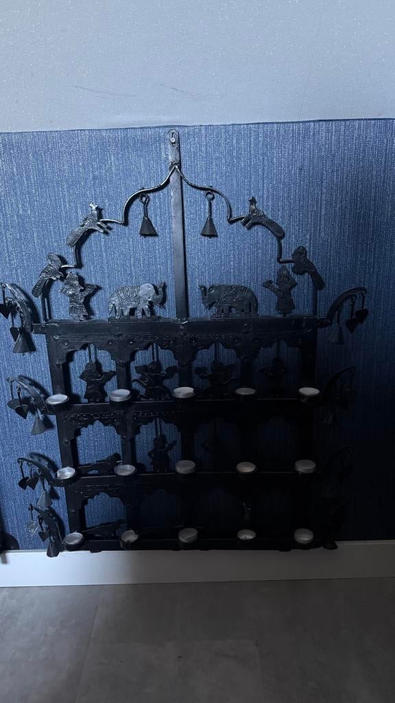 Decoratieve metalen kandelaar met olifanten en vogels, Gebruikt, 50 tot 75 cm, Zwart, Ophalen of Verzenden