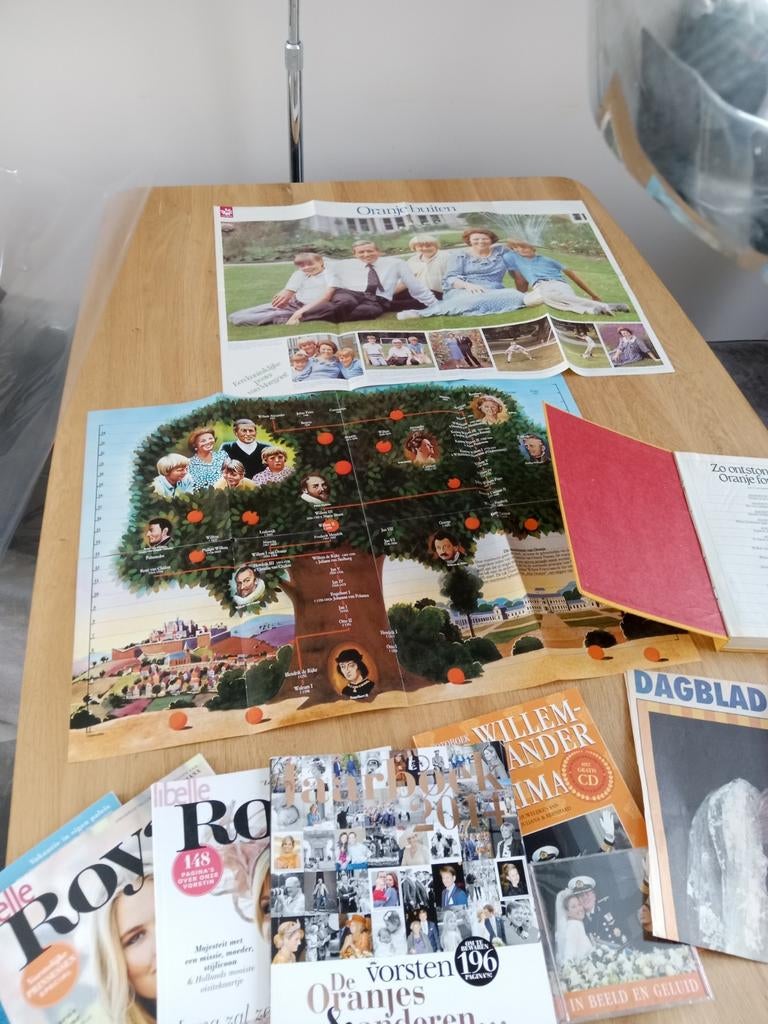 Groot Koningshuis Pakket: Boeken, Krant 1966, DVD & Meer, Verzamelen, Koninklijk Huis en Royalty, Ophalen of Verzenden, Gebruikt