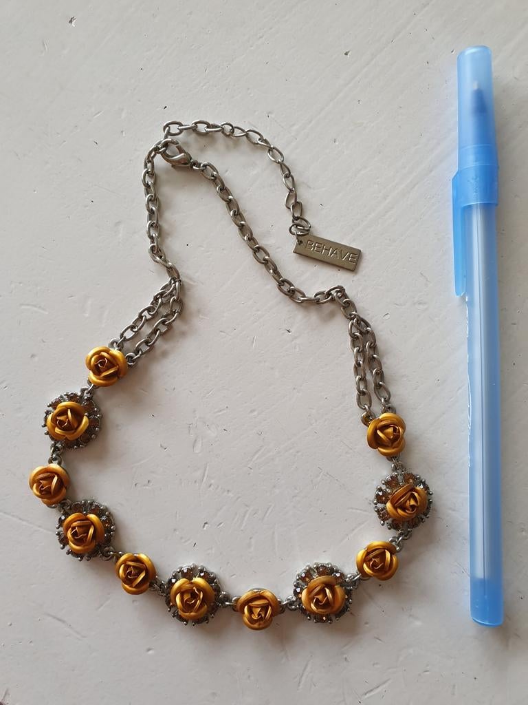 Behave Dames Ketting met Roosjes en Glimmertjes, Sieraden, Tassen en Uiterlijk, Kettingen, Overige materialen, Gebruikt, Ophalen of Verzenden