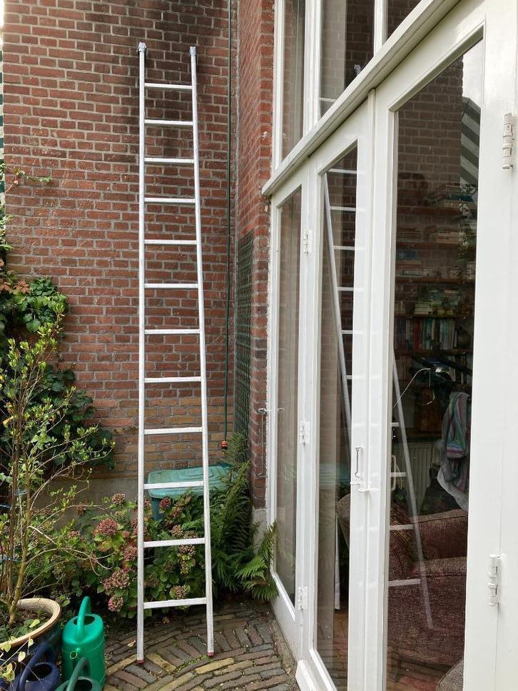 Mooie alu ladder 12 sporten 3,60 meter. Lees en zie foto’s., Doe-het-zelf en Verbouw, Ladders en Trappen, Zo goed als nieuw, Ladder