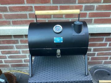 Barbeque,  smooker gebruikt beschikbaar voor biedingen