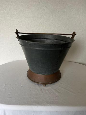 Oude Antieke Vintage IJzeren Koperen Emmer Melkemmer beschikbaar voor biedingen