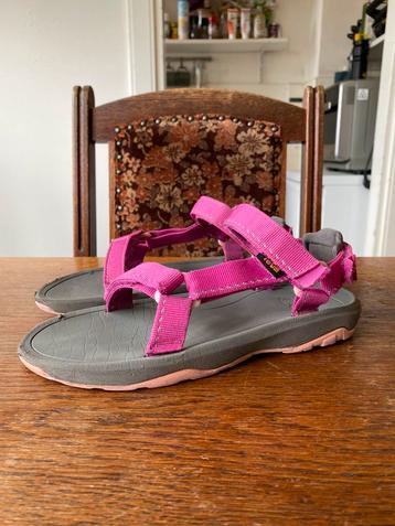 Teva kindersandalen maat 35 beschikbaar voor biedingen