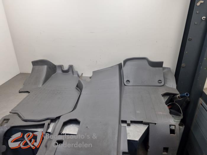 Vloerbedekking van een Volkswagen Crafter, Auto-onderdelen, Interieur en Bekleding, Volkswagen, Gebruikt, 3 maanden garantie, Ophalen of Verzenden