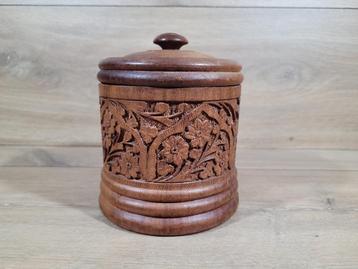 Houten handgesneden tabakspot beschikbaar voor biedingen