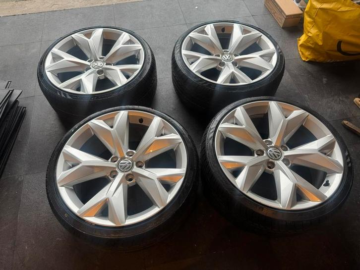 Orginele vw atlas velgen 5x112 nieuwe banden, Auto-onderdelen, Banden en Velgen, Banden en Velgen, Zomerbanden, 18 inch, 215 mm