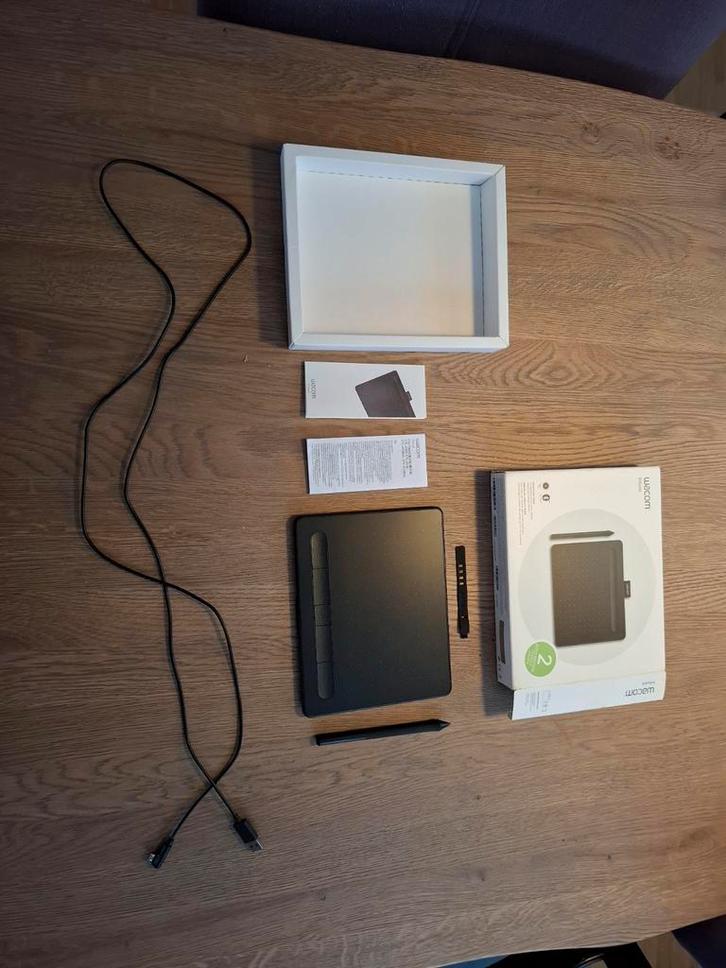 Wacom Intuos Tekentablet - Zo goed als nieuw!, Computers en Software, Tekentablets, Zo goed als nieuw, Bedraad, Multi-touch, Ophalen of Verzenden