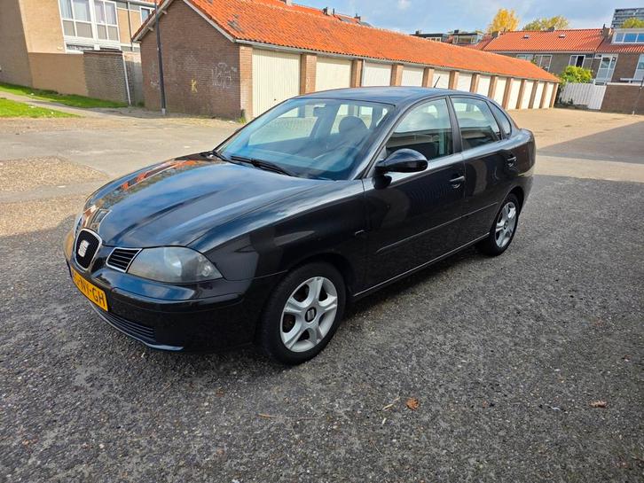 Seat Cordoba 1.4 16V 2004 Zwart Nieuw APK 4-12-2026., Auto's, Seat, Particulier, Cordoba, Benzine, Euro 4, C, Sedan, Handgeschakeld