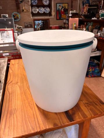 Koel box keter bar beschikbaar voor biedingen