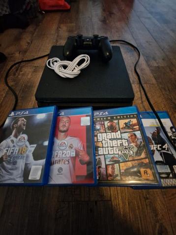 PS4 880GB Ufc 4, GTA 5 en paar oude fifas en een controller beschikbaar voor biedingen
