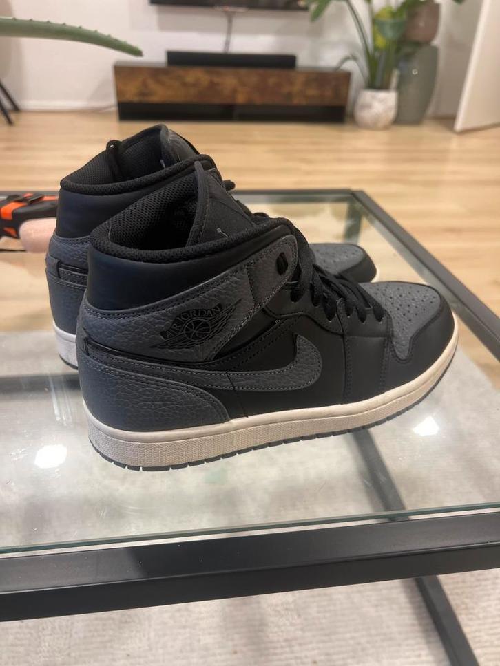 Jordan 1 Retro Mid Black Dark Grey EU40, Kleding | Heren, Schoenen, Zo goed als nieuw, Ophalen of Verzenden