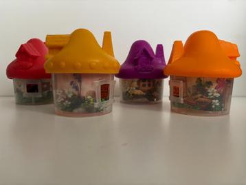 4 smurfenhuisjes McDonald's 2017met bijbehorende smurfen beschikbaar voor biedingen