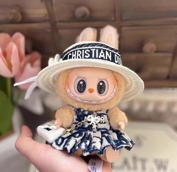 Labubu outfit beschikbaar voor biedingen