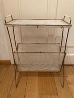 Tafeltje/tijdschriften-rek, gaatjes metaal, vintage, Huis en Inrichting, Tafels | Bijzettafels, Minder dan 55 cm, Gebruikt, Metaal of Aluminium
