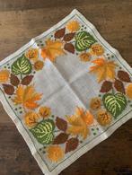 retro Zweeds tafelkleed geborduurd herfstbladeren, Ophalen of Verzenden, Zo goed als nieuw, Vierkant, Binnen