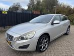 Volvo V60 2.0 T5 240 PK Momentum Leer/Stoelverw/Clima/Navi, Auto's, Voorwielaandrijving, Euro 5, Zwart, Leder
