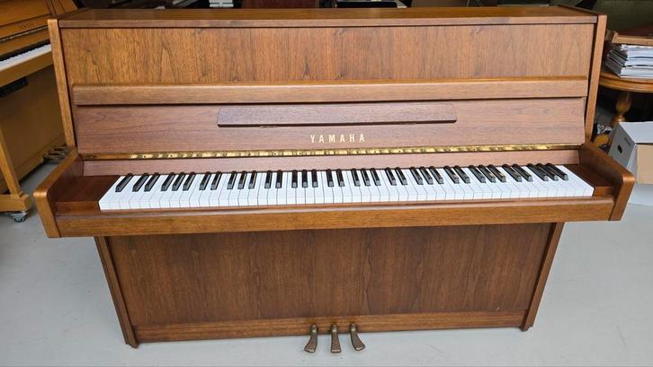 Zeer goed klinkende Yamaha M110 piano! Als nieuw!, Muziek en Instrumenten, Piano's, Zo goed als nieuw, Zwart, Ophalen
