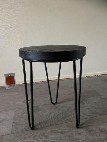 Krukje /bijzet tafel  nieuw hout zwart beschikbaar voor biedingen