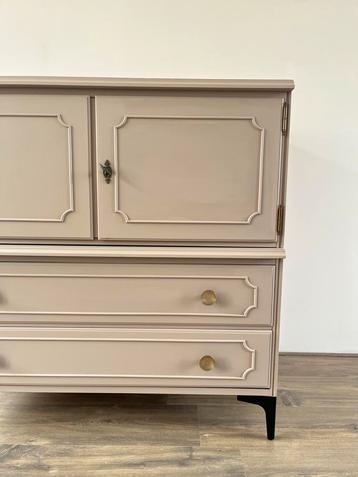 Klassieke kast / dressoir beschikbaar voor biedingen