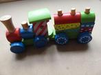 Houten Trein met 3 Wagonnetjes en veel Blokken, Ophalen of Verzenden, Zo goed als nieuw, Duw- of Trekspeelgoed
