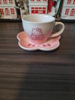 Hello Kitty x Le Creuset Limited Edition Kop & Schotel, Huis en Inrichting, Keuken | Servies, Ophalen of Verzenden, Nieuw, Overige stijlen