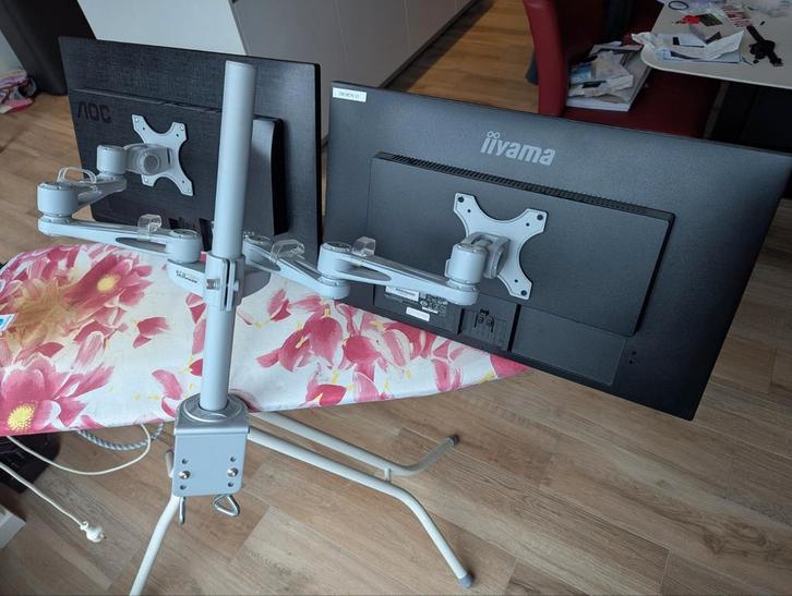Dubbele monitor setup: Steun + 2 schermen, Computers en Software, Monitoren, Zo goed als nieuw, 60 Hz of minder, DisplayPort, HDMI