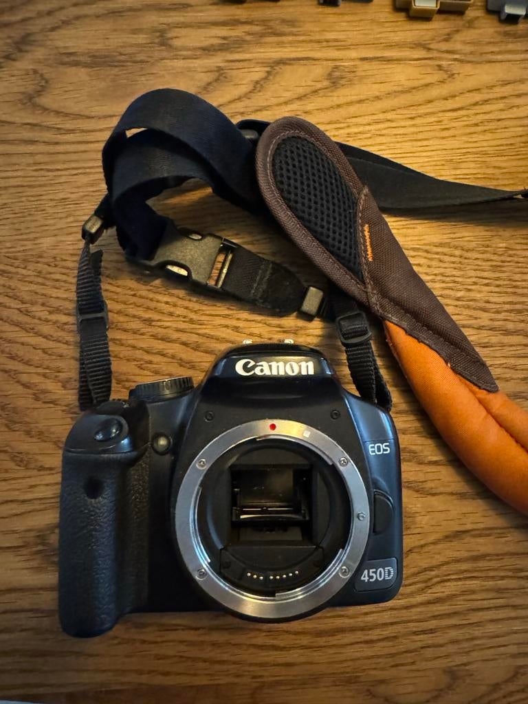 Canon EOS 450D met 4 batterijen en oplader, excl lens, Gebruikt, Spiegelreflex, Canon, Ophalen of Verzenden