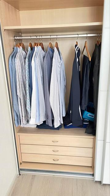 Kleding kast met ladeblok