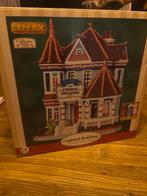 Lemax Caddington Village - Amanda's Dress Shoppe, Diversen, Kerst, Ophalen of Verzenden, Zo goed als nieuw