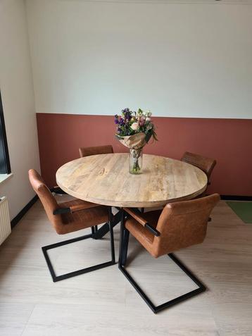 Eettafel rond mango  beschikbaar voor biedingen