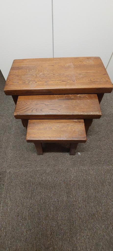 Vintage set van 3 eikenhouten bijzettafels/ miniset., Huis en Inrichting, Woonaccessoires | Krantenbakken en Lectuurbakken, Gebruikt