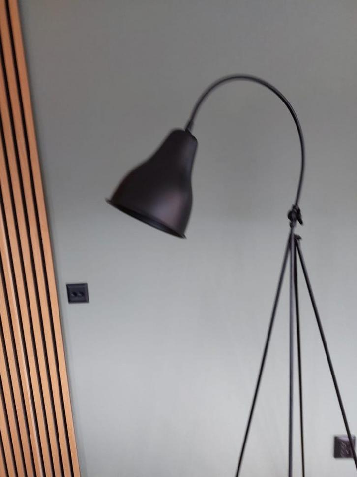 Industriële Vloerlamp - Stijlvol Design, Huis en Inrichting, Lampen | Vloerlampen, Zo goed als nieuw, 150 tot 200 cm, Metaal, Ophalen of Verzenden