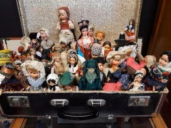 Klederdracht popjes., Verzamelen, Poppen, Zo goed als nieuw, Pop, Ophalen