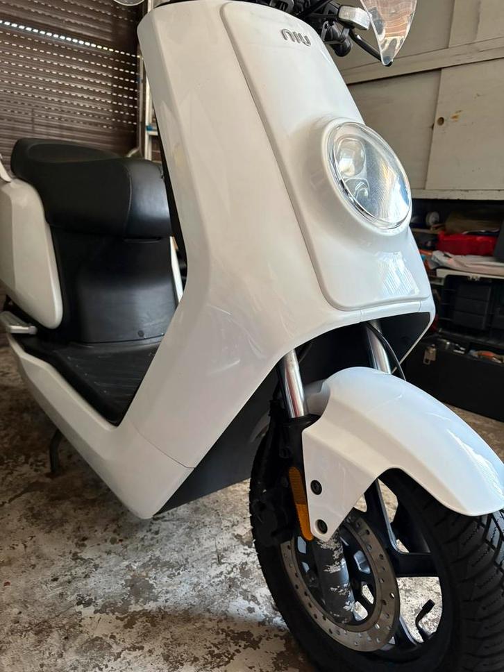 NIU elektrische scooter, Fietsen en Brommers, Brommers | Overige merken, Gebruikt, Maximaal 45 km/u, Ophalen