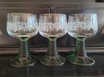 3 Moezel-glazen gegraveerd, groene voet, Ophalen of Verzenden, Zo goed als nieuw, Overige typen