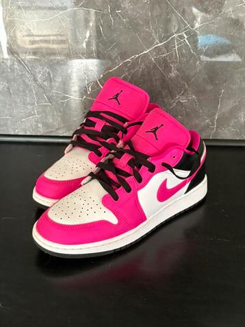 Super mooie Nike air jordan 1 Low, roze/Fuchsia, maat 38,5. beschikbaar voor biedingen