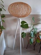 Moderne Vloerlamp met met metalen frame, Huis en Inrichting, Lampen | Vloerlampen, Ophalen, Zo goed als nieuw, Modern, 150 tot 200 cm
