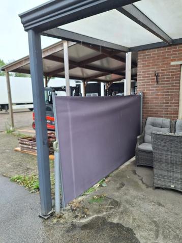 Tuinscherm beschikbaar voor biedingen