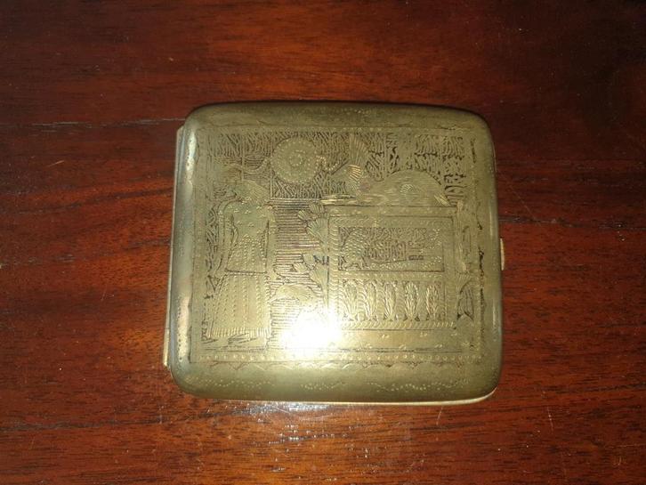 Koperen Sigarettendoosje met Egyptische Afbeeldingen, Antiek en Kunst, Antiek | Overige Antiek, Ophalen of Verzenden