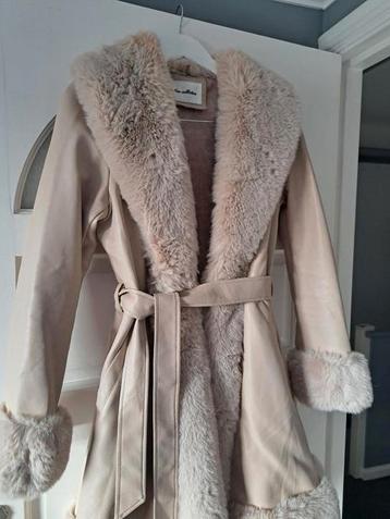 Winterjas klokkend A lijn beige Polka/ prinsessen M 38/40   beschikbaar voor biedingen