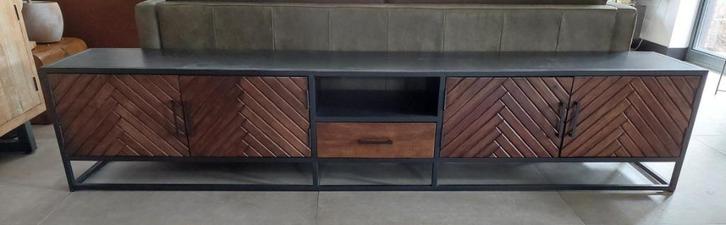 TV Meubel Dressoir Industrieel Modern Visgraat Hout Metaal, Huis en Inrichting, Kasten | Televisiemeubels, Zo goed als nieuw, Minder dan 100 cm